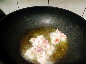 加五花肉煸炒