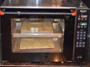 9，烤箱提前预热好，170度，13分钟。（普通烤箱180度，18分钟，我用的是风炉）