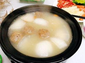 上砂锅，立马热气腾腾了