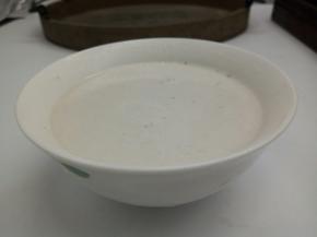 番薯粉用清水搅拌开