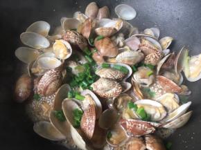 全部开口以后加葱花即可