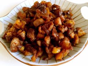 炸熟后捞出沥干油分。