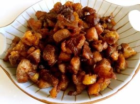 炸熟后捞出沥干油分。