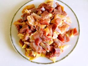 切成1厘米的小丁。