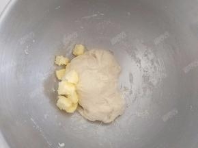 加入软化的黄油