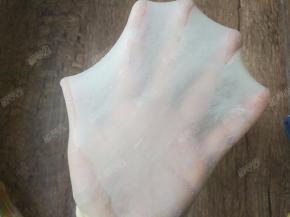 继续揉面至完全阶段，能拉出手套膜