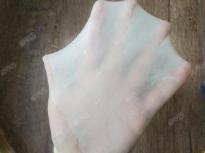 继续揉面至完全阶段，能拉出手套膜