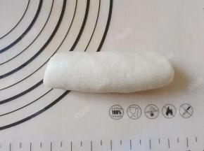 从上至下卷成筒状