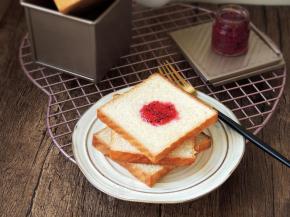 吐司彻底凉透后切片