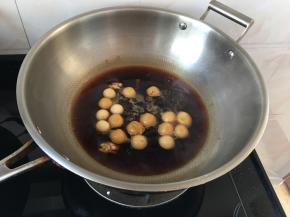 煮至汤圆漂浮起来就证明煮熟了哦