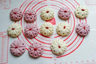 依次所完所有豆沙包，静置20分钟后入蒸锅蒸熟即可！（大火烧开后转中火蒸15~20分钟左右）