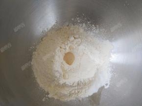 搅拌桶中放入所有干性材料