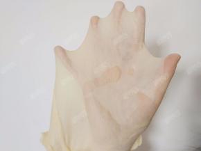 继续揉至可以拉出较为结实的透明薄膜