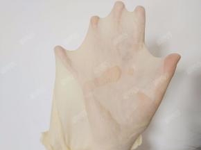 继续揉至可以拉出较为结实的透明薄膜