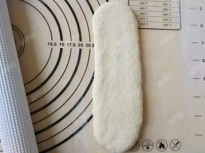 取一个松弛好的卷，擀长