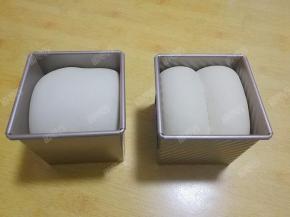 发酵好的面团取出，用手指轻摁表面可以缓慢回弹