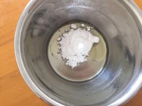 糖粉和蛋清混合