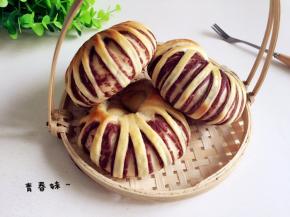 放入预热好的烤箱160度中层，上下火18分钟