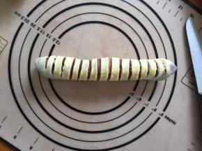 翻面卷起，放入烤盘