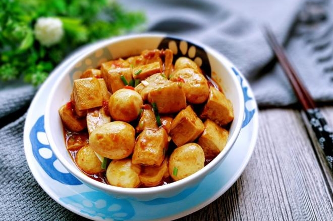 鹌鹑蛋烧豆腐