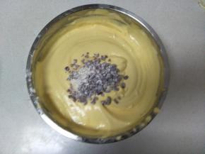 加入蔓越莓，拌匀