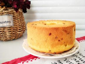 出炉后先震一下热气就要立马倒扣，晾凉后再脱模