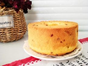 出炉后先震一下热气就要立马倒扣，晾凉后再脱模