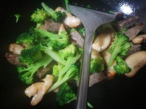 加西兰花，翻炒