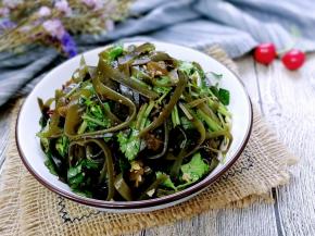 成品！香辣开味的香菜拌海带，来尝尝吧！