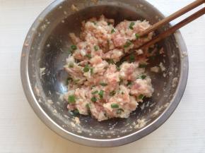 加入葱花再搅拌