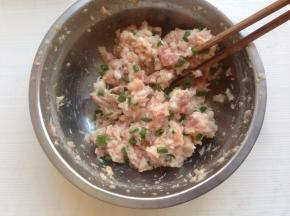 加入葱花再搅拌