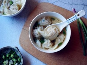 放入高汤中加葱花即可