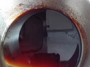 一直煮到汤汁浓稠，大约需要20分钟，这是捞出香料后的样子