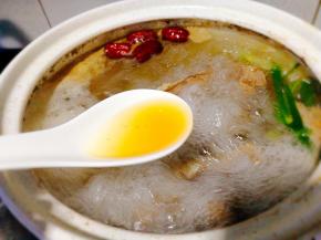 大火烧开后，加适量料酒，，小火20分钟.