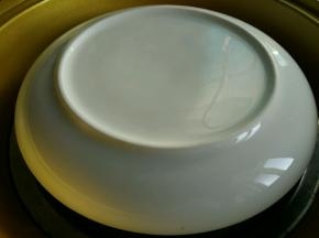 上面盖上盘子，然后盖上盖子，大火烧开后中火蒸5分钟。