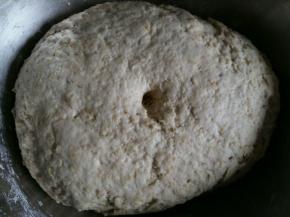 发酵好摁下去不会弹起。