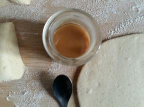 准备自制的核桃酱。