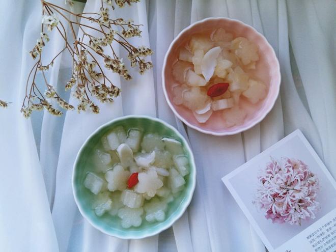 川贝百合蒸雪梨