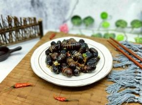 一只蚕蛹的营养是2只鸡蛋的营养价值。