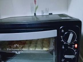 烤箱170度预热5分钟，烤盘入烤箱中层，烤18-20分钟(每家烤箱温度不同，温度及时间适当调整，根据自己烤箱性能来)