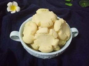 戴上隔热手套，取出烤盘，凉一会即可食用。