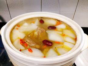 放适量鸡粉，调味，撒点葱花，即可出锅