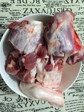 大骨头斩块洗净