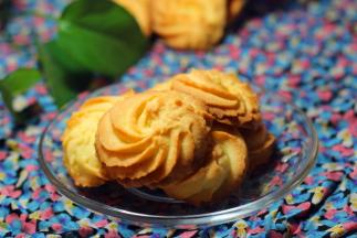 预热烤箱至190度，中层25-30分钟。