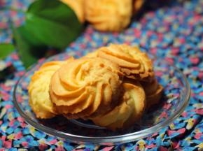 预热烤箱至190度，中层25-30分钟。