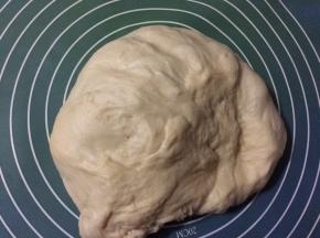 然后取出面团排气