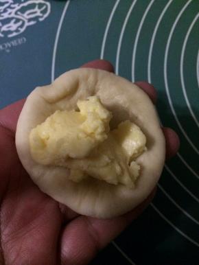 在中间加入卡斯达酱