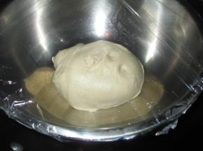 我为了赶时间，所以把面团取出，坐温水发