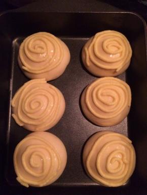 并挤上卡斯达酱