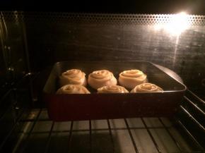 预热烤箱至180度，放进去烤15分钟左右即可